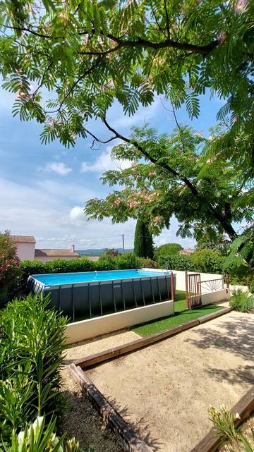 Gîte pour 8 personnes, avec jardin ainsi que piscine et terrasse, animaux acceptés à Saint-Just-d'Ardèche