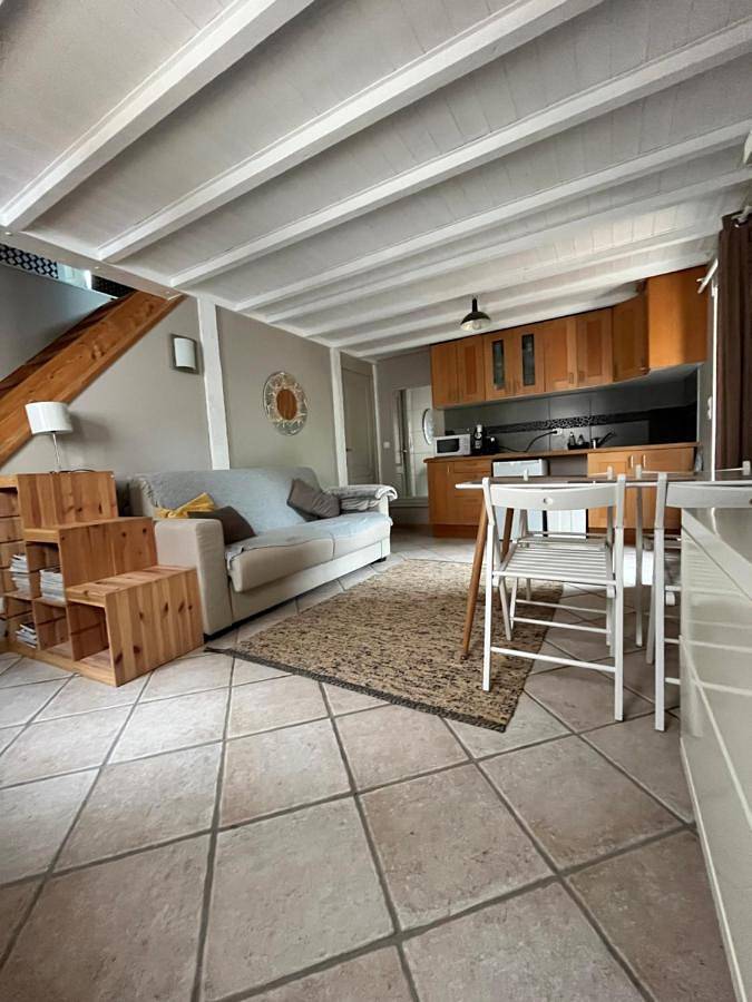 Gîte pour 8 personnes, avec terrasse ainsi que vue et jardin à Azay-sur-Cher