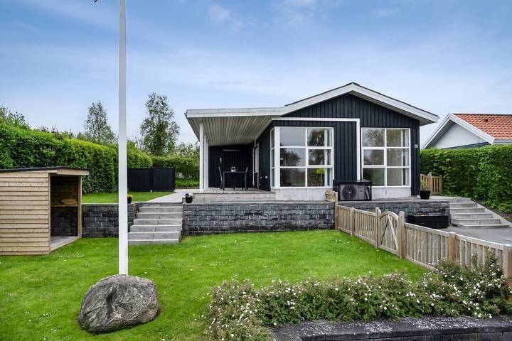 Feriehus for 6 personer, med Terrasse og Hage i Kerteminde