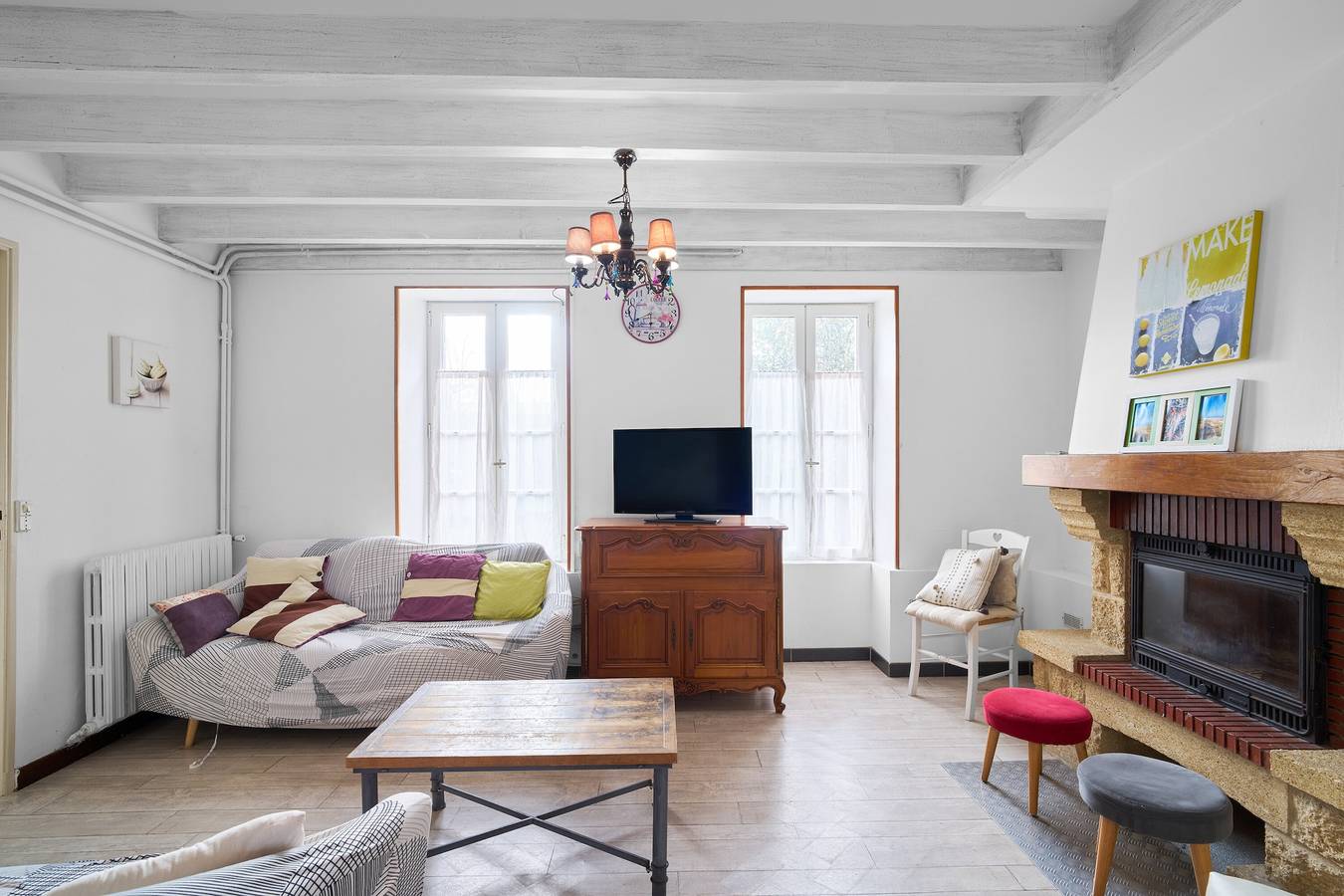 Gite, Piscine Chauffée et Couverte avec Piscine Privée, Terrasse Privée et Wi-Fi in Sauvignac, Charente