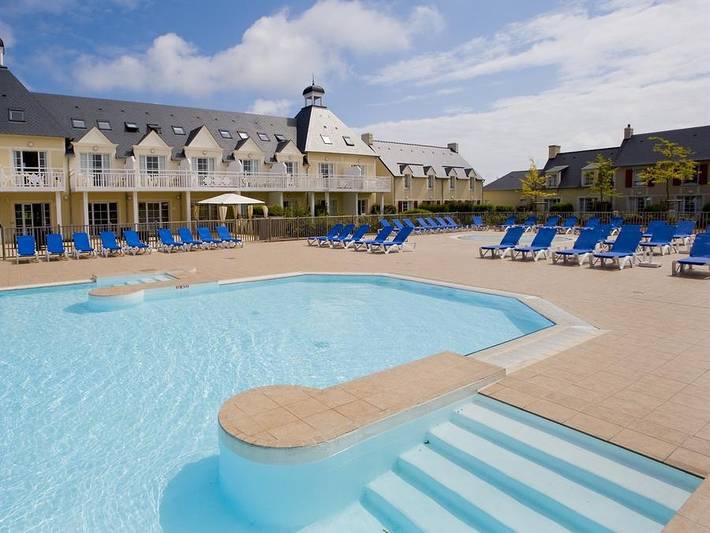 Studio entier, Pierre & Vacances Résidence Le Green Beach - Omaha Beach - Studio 5 personnes - Studio - 1 alcôve - Terrasse ou balcon in Port-en-Bessin-Huppain, Région de Bayeux