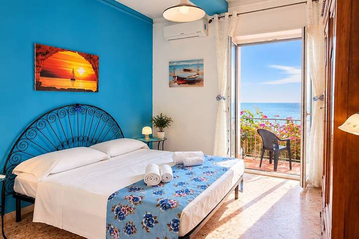 Entire Villa Grace Amalfi with Jacuzzi & stunning sea view – sleeps up to 14–20 in Tovere, Amalfi