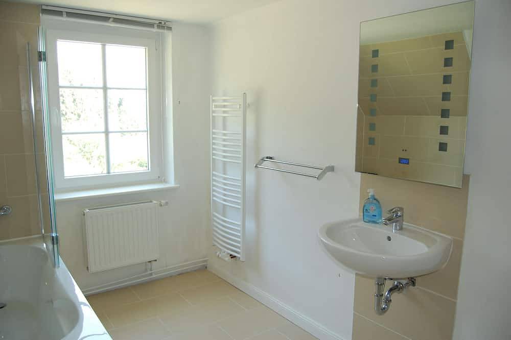 Ganze Wohnung, Jonsdorf - moderne Wohnung am Waldrand in Jonsdorf, Zittauer Gebirge