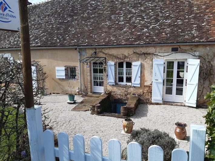 Location de vacances pour 2 personnes, avec jardin et vue dans Treigny-Perreuse-Sainte-Colombe - 4