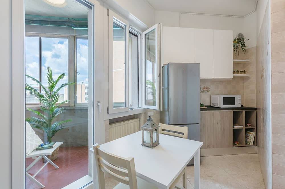 Apartamento entero, Guesthost - Bright Flat with Terrace in Ferrara, Provincia de Ferrara