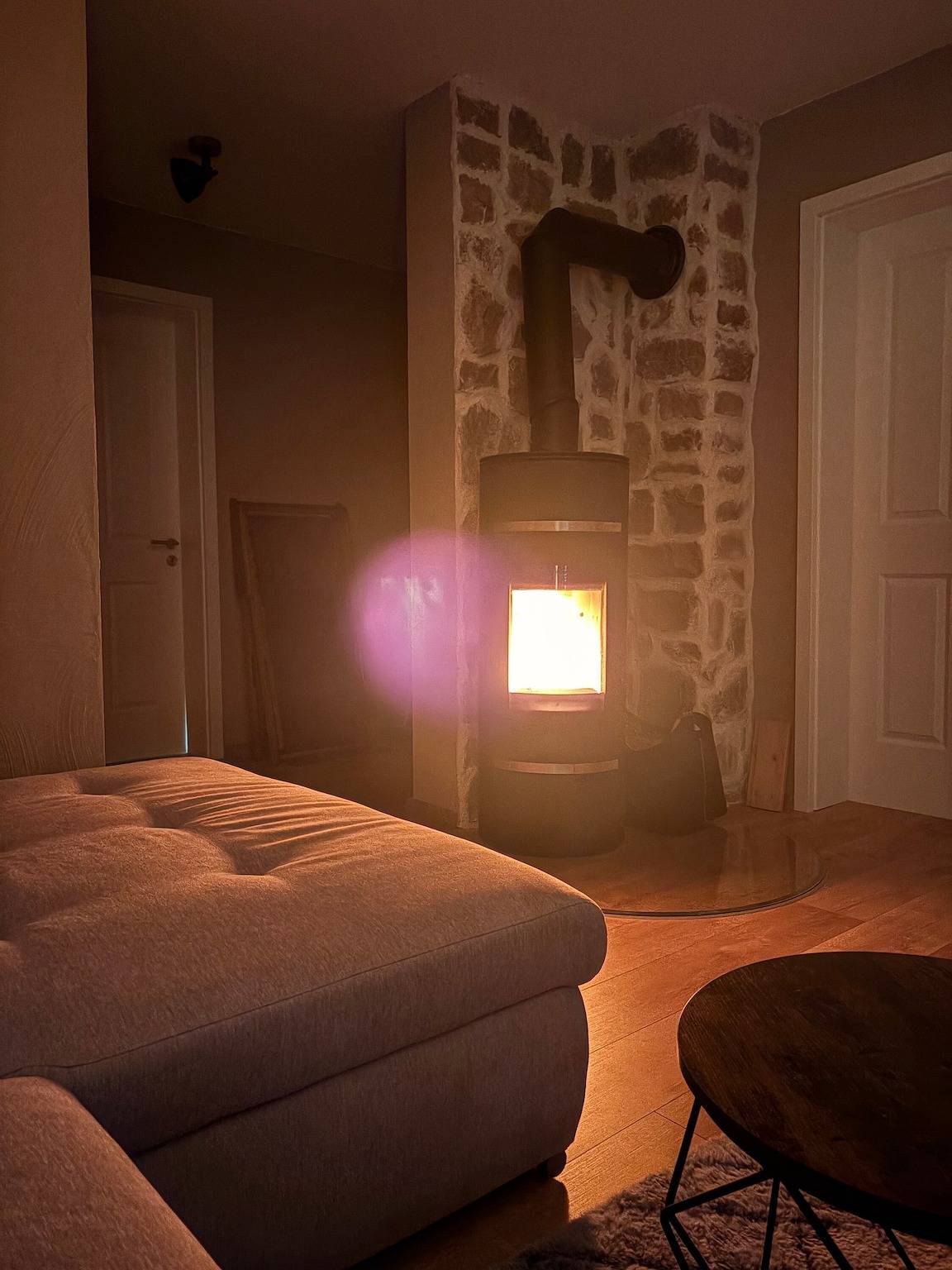 Ganze Wohnung, Apartment „In Helsa“ mit Bergblick, privater Terrasse und Wlan in Helsa, Hessisches Bergland