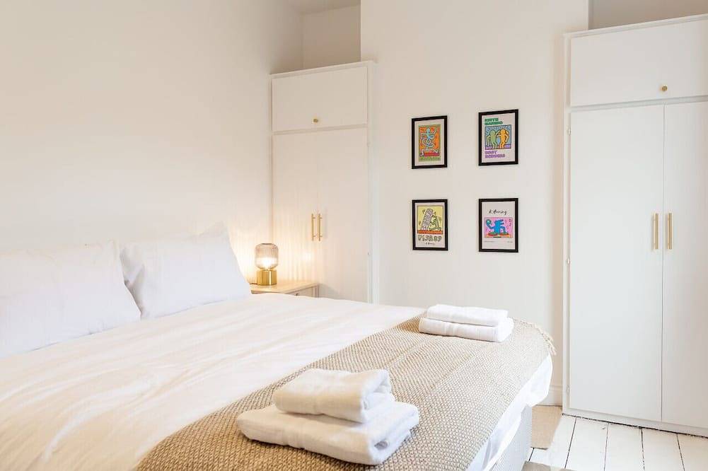 Bright & Airy 2Bd - 10 mins walk into Centre in Cheltenham, Gloucestershire