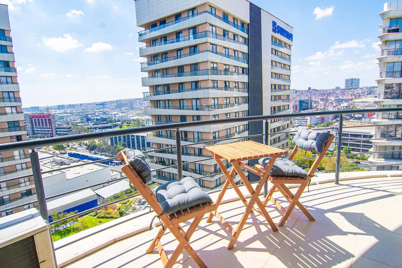 Entire apartment, Stylish cozy 3 bedr apart & balcony in Istanbul, Marmara region