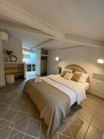 Cottage pour 2 personnes, avec piscine ainsi que jardin et terrasse à Trèbes