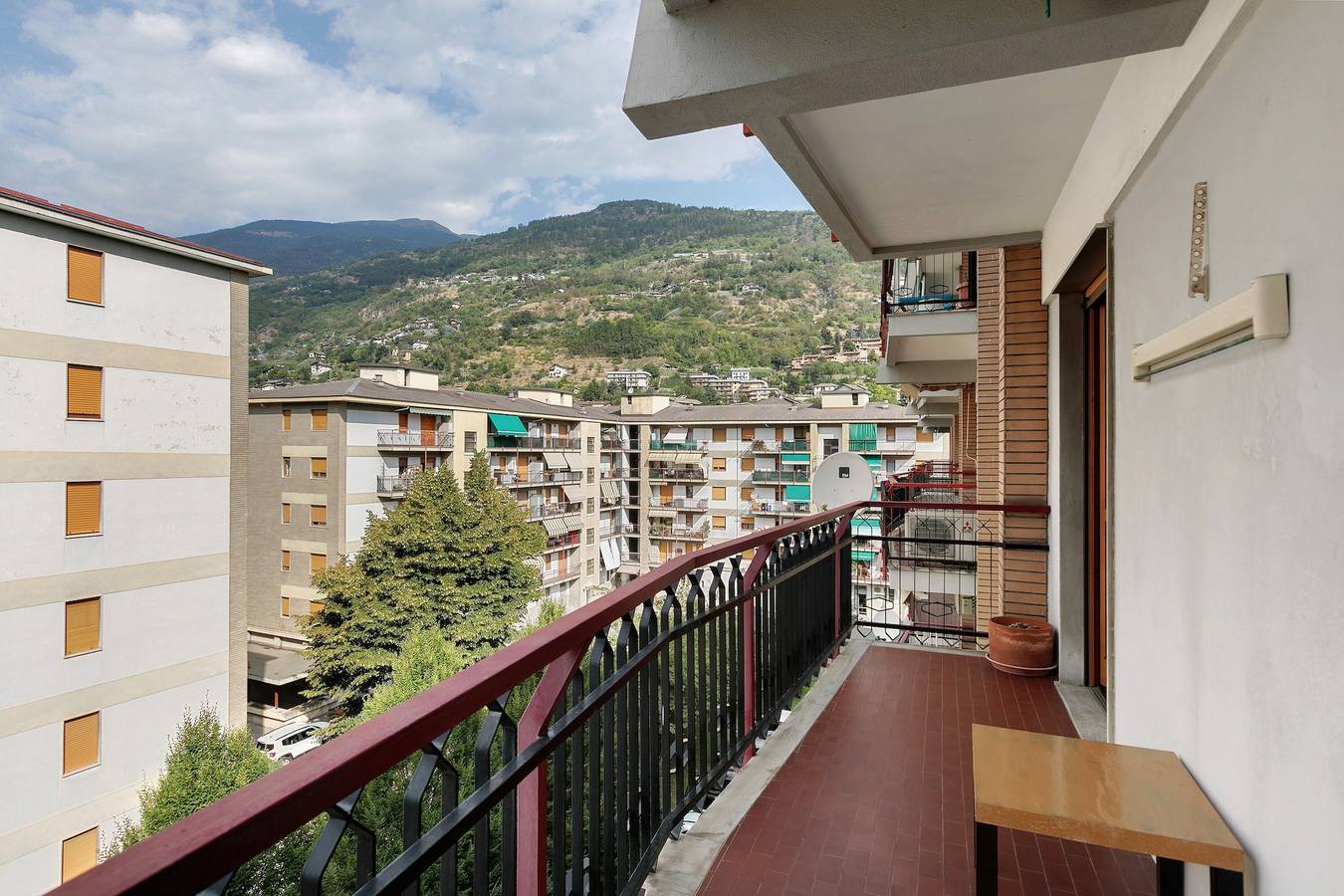 Appartamento intero, Appartamento 'La Dimora Abg' con vista montagna e balcone in Aosta, Alpi Pennine