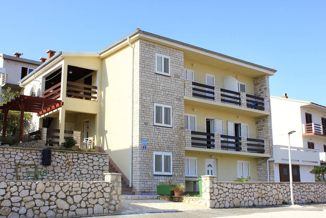 Cijeli apartman, Dvosobni apartman s terasom i pogledom na more Pag -b in Gradska plaža (Pag), Grad Pag