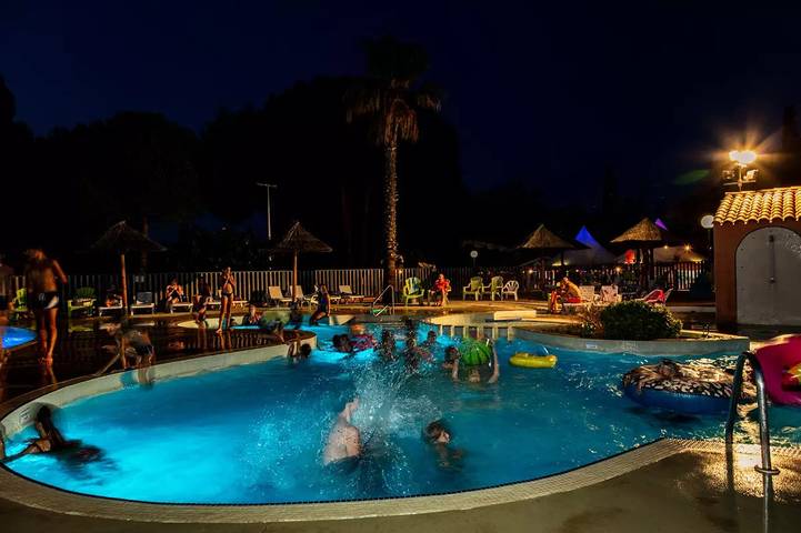 Mobil home pour 4 personnes, avec piscine et terrasse à Bessan - 3