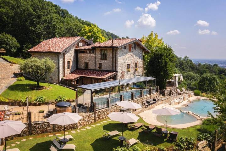 Casa vacanza per 3 persone, con Idromassaggio e Terrazza nonché Giardino e Piscina a Alzano Lombardo