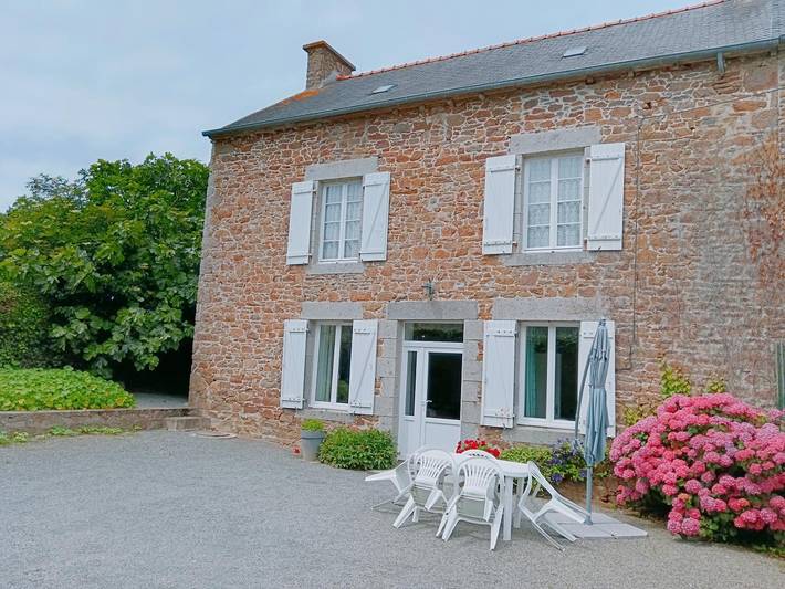 Gîte pour 5 personnes, avec Terrasse ainsi que Jardin et Vue dans Saint-Guinoux