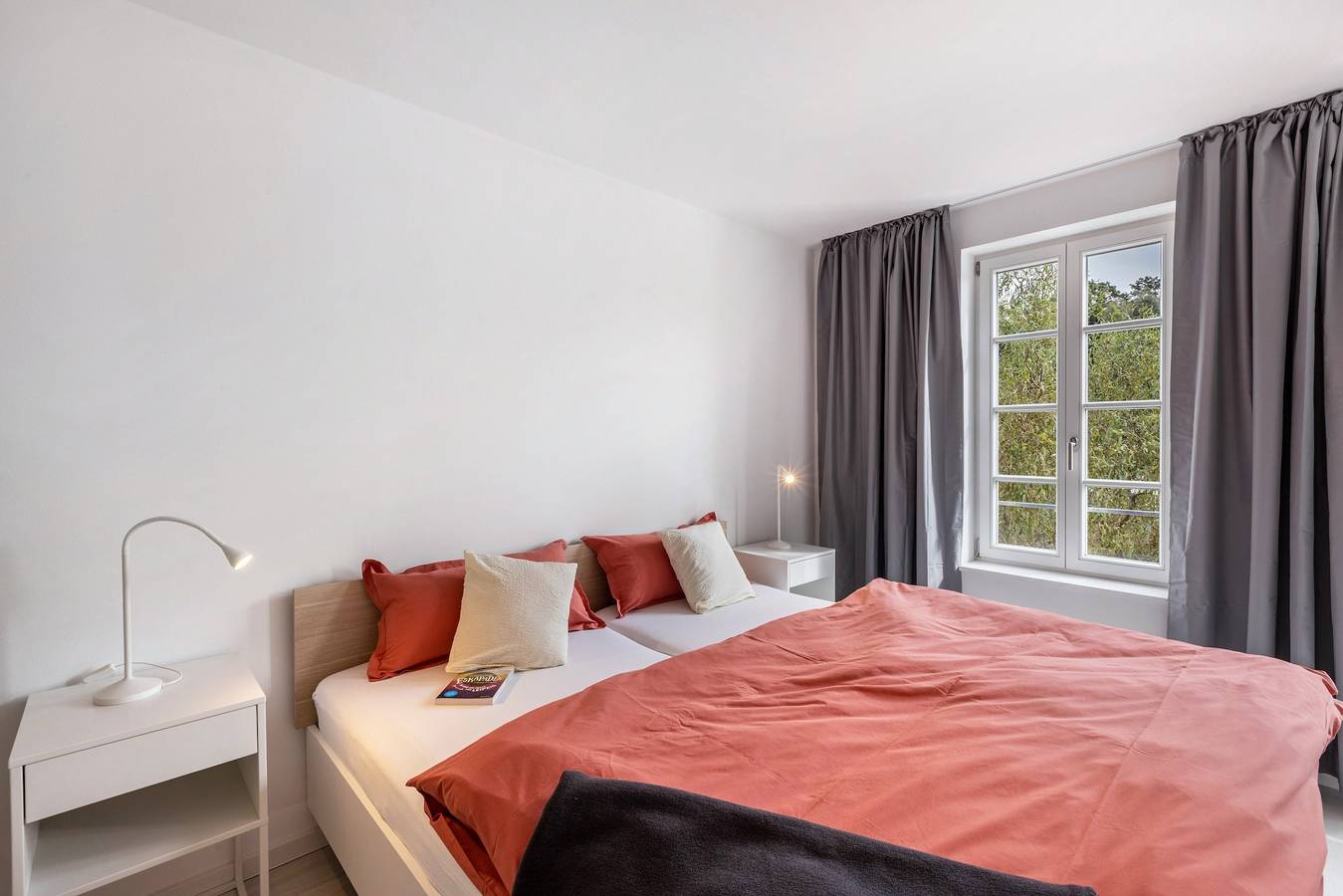 Appartement 'Saale Fewo Mit Burgblick' met uitzicht op het meer, gedeelde tuin en Wi-Fi, foto 13