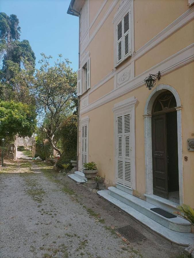 Maison d’hôte pour 3 personnes, avec terrasse ainsi que vue et jardin à Imperia