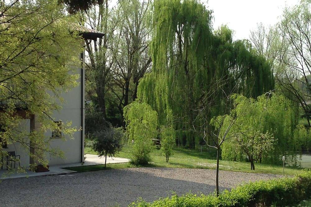 Ganze Wohnung, Terrassenwohnung mit Terrasse in Monzambano, Mantua Provinz