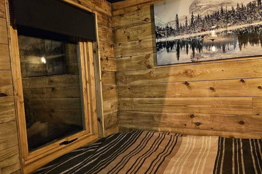 The Cabin in Swanwick in Swanwick, Derbyshire