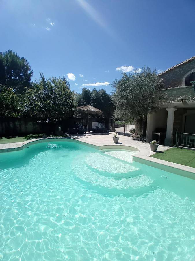 Chambre d’hôte pour 4 personnes, avec vue ainsi que jardin et piscine
