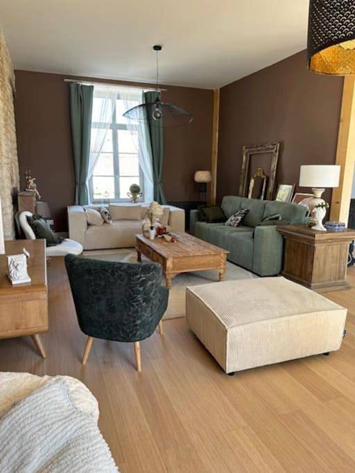 Gîte pour 10 personnes, avec jardin dans Montigny-sur-Aube