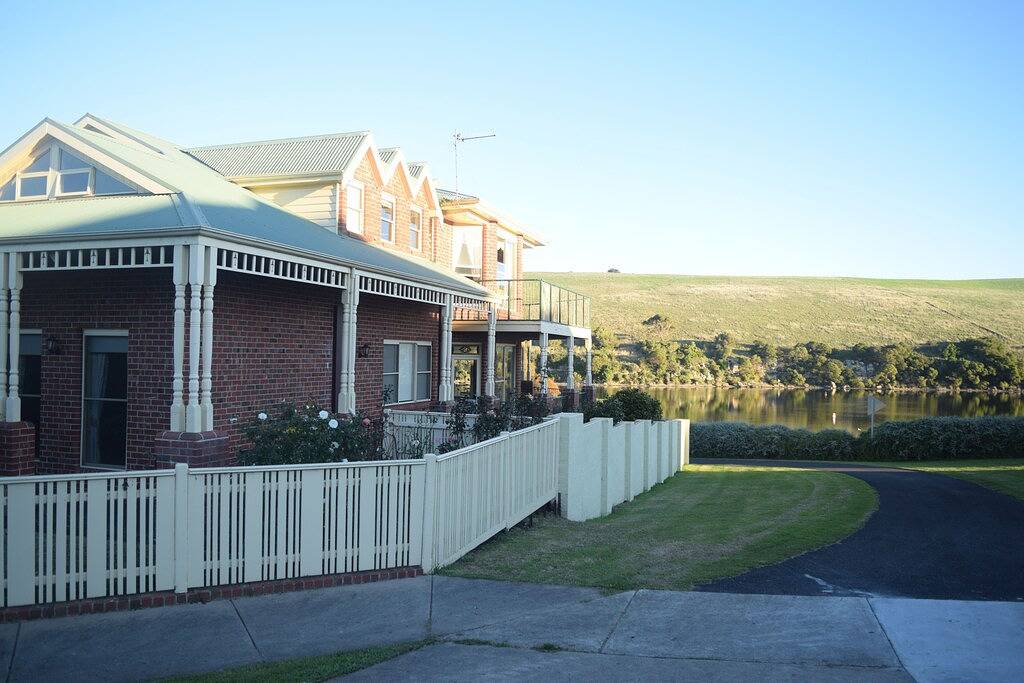 River Lodge, großes Haus am Hopkins River in Warrnambool, Great Ocean Road