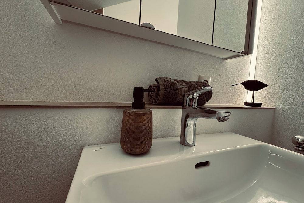 Appartement entier, Vacation Rental Near Lake Constance, Schaffhausen, and the Rhine Falls | Wi-Fi | Balcony in Gottmadingen, Hegau