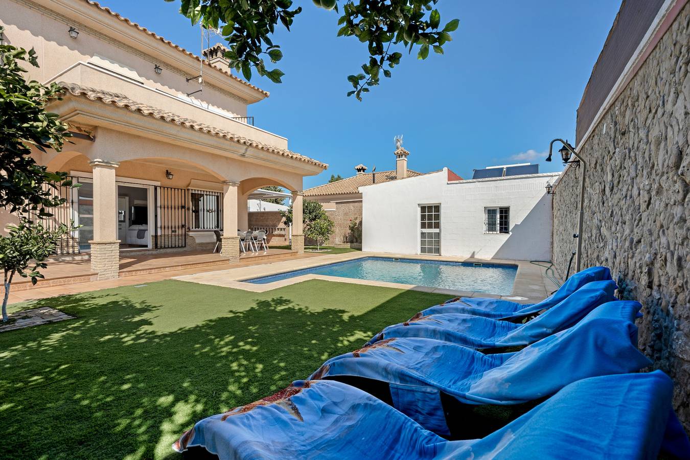 Casa Vacacional 'Chalet Con Piscina Privada' con Piscina Privada, Wi-Fi y Aire Acondicionado in Los Gallos-Cerromolino, Chiclana de la Frontera