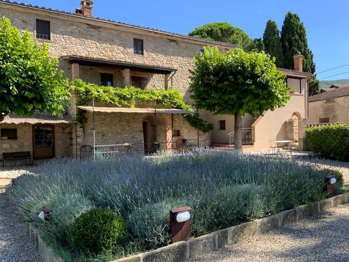 Appartamento per 4 persone, con Giardino e Piscina nonché Vista lago in Lago Trasimeno