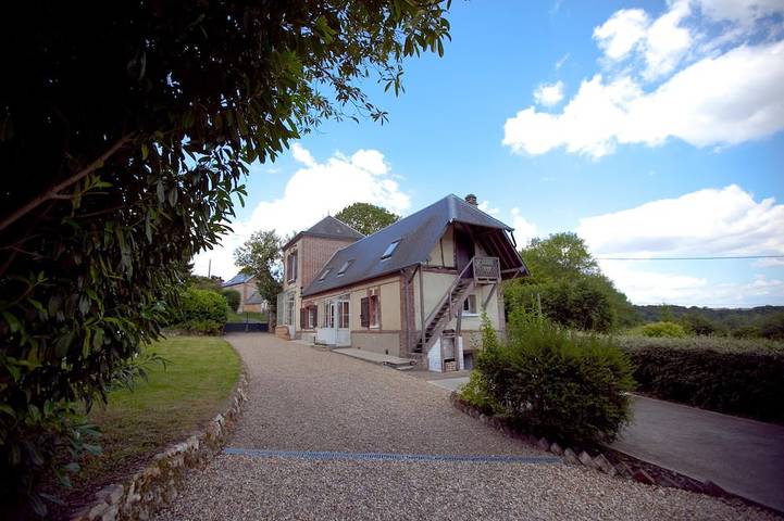 Location de vacances pour 6 personnes, avec jardin et terrasse à Gaudreville-la-Rivière