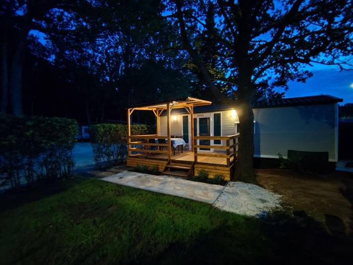 Camping pour 5 personnes, avec jardin ainsi que terrasse et vue à Banjole - 2