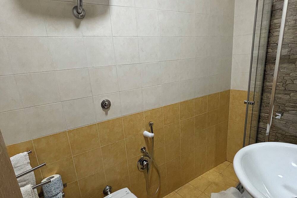 Cozy Double Room in the heart of the city of Naples. in Nápoles, Provincia de Nápoles