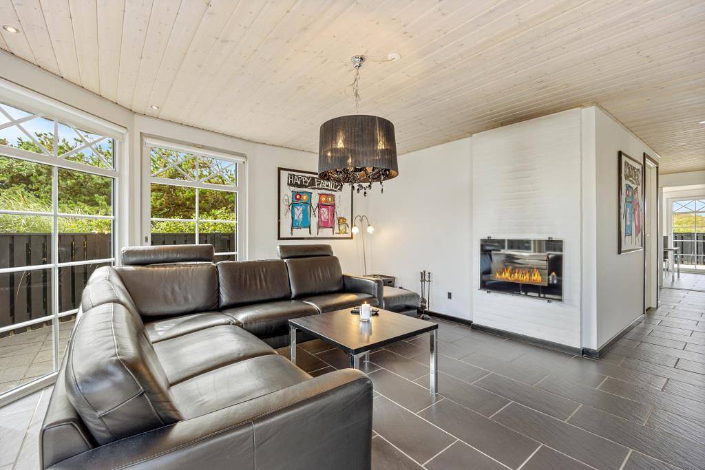 Schönes Ferienhaus, mit schöner Terrasse und Außendusche in Søndervig, Holmsland Klit