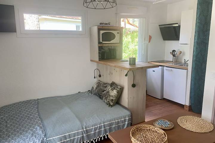 Appartement entier, Chalet Mavalear naturiste La Jenny - 2 personnes in Le Porge, Parc naturel régional du Médoc