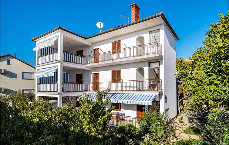 Ganze Ferienwohnung, Gemütliche 75 m² große Ferienwohnung mit Meerblick, Terrasse, WLAN und Parkplatz in Zadar Stadt, Zadar (Kommun)