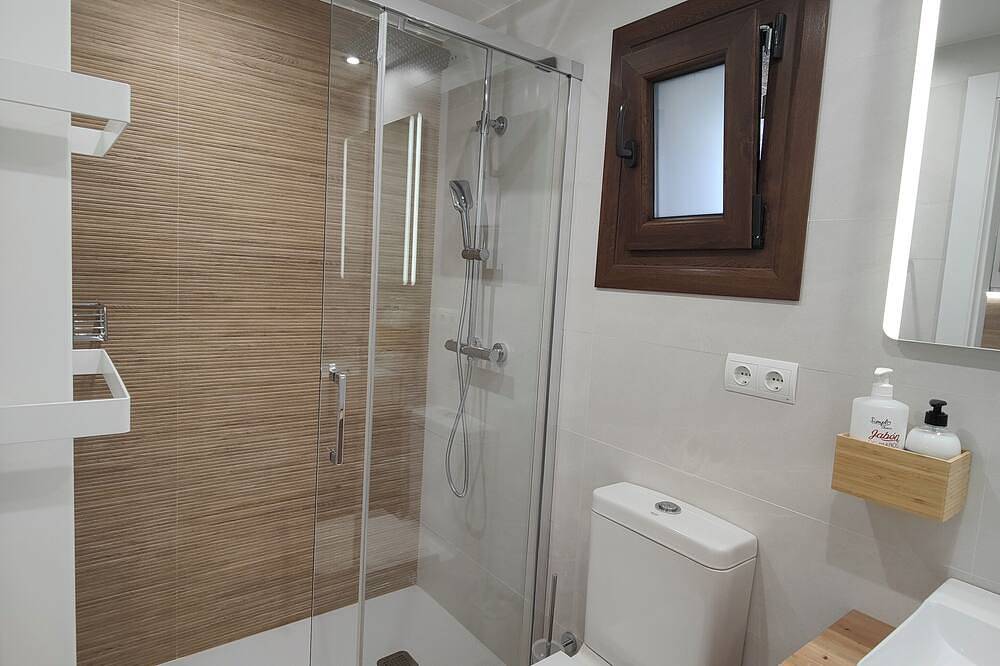 Near Santiago de Compostela, restored century-old rural house with terrace in Vedra, La Coruña Province