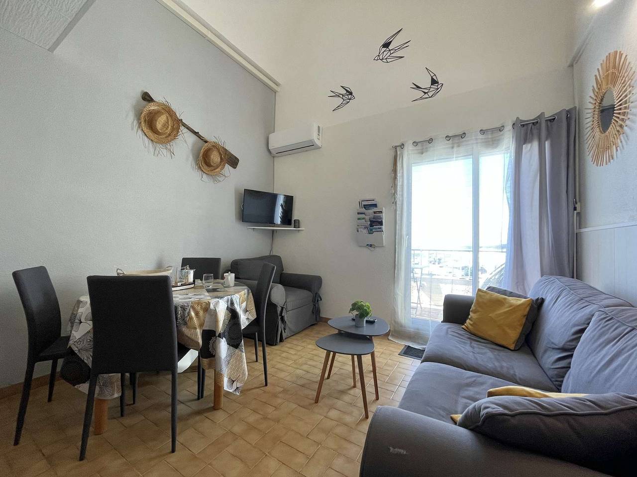 Entire apartment, Modern 6 pers apt with pool, Ac, parking - Gruissan in Gruissan (Ville), Gruissan