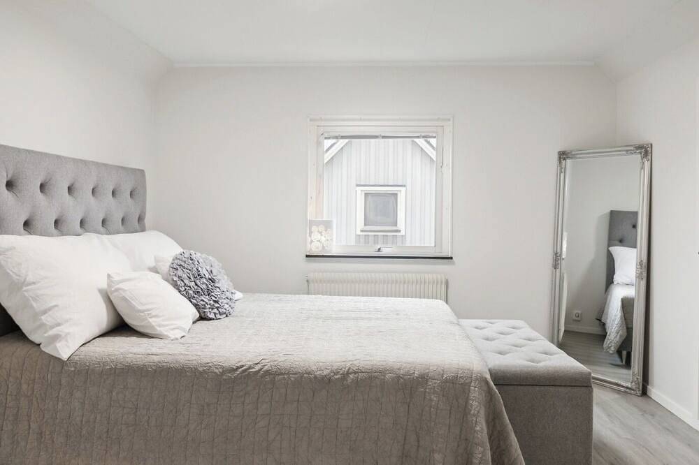 Renovated Three Floor Villa 164m^2 in Norrköping, Östergötland