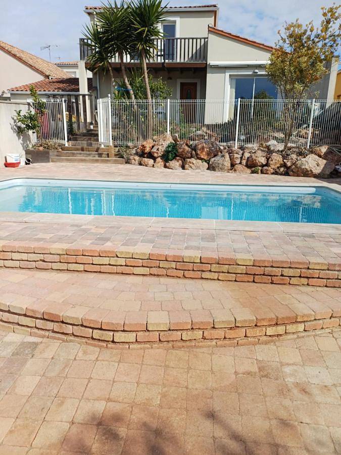 Villa pour 9 personnes, avec vue ainsi que piscine et jardin, adapté aux familles