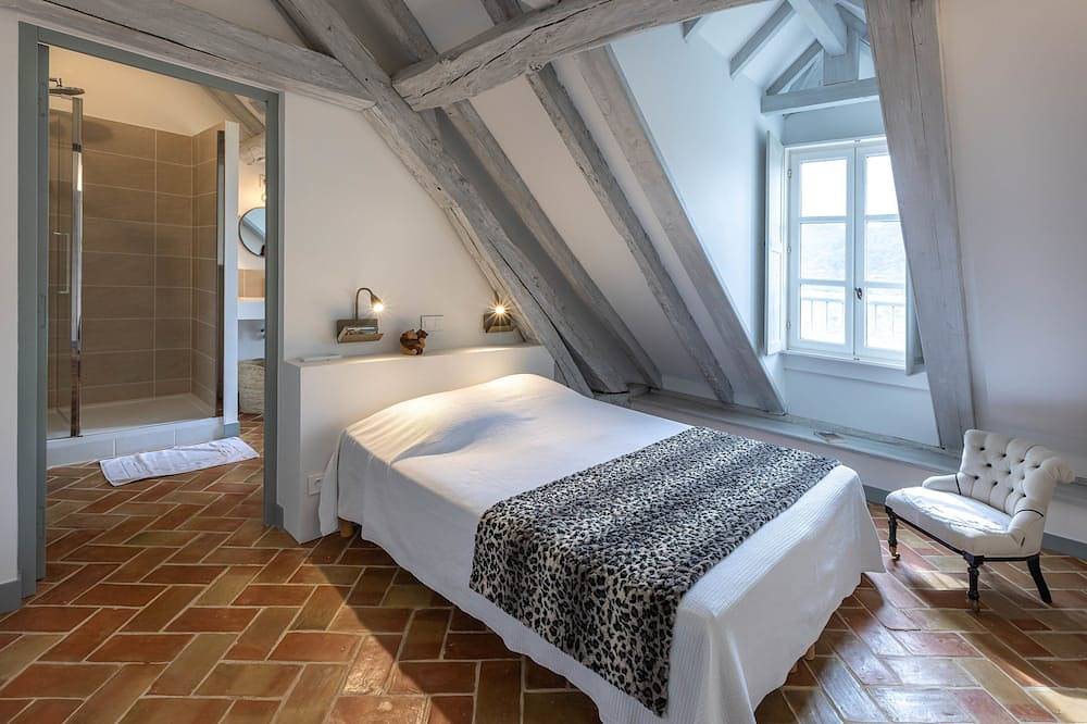 Entire apartment, Apartment-Honeymoon-Ensuite-Mountain view-La Bonbonnière in Embrun, Écrins National Park
