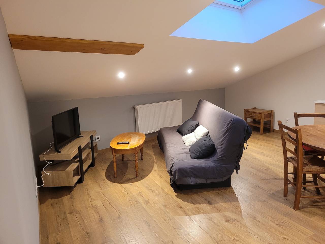 Apartamento entero, Apartamento 'Dans Hameau Du Vercors' con terraza compartida y Wi-Fi in Saint-Agnan-en-Vercors, Parc naturel régional du Vercors