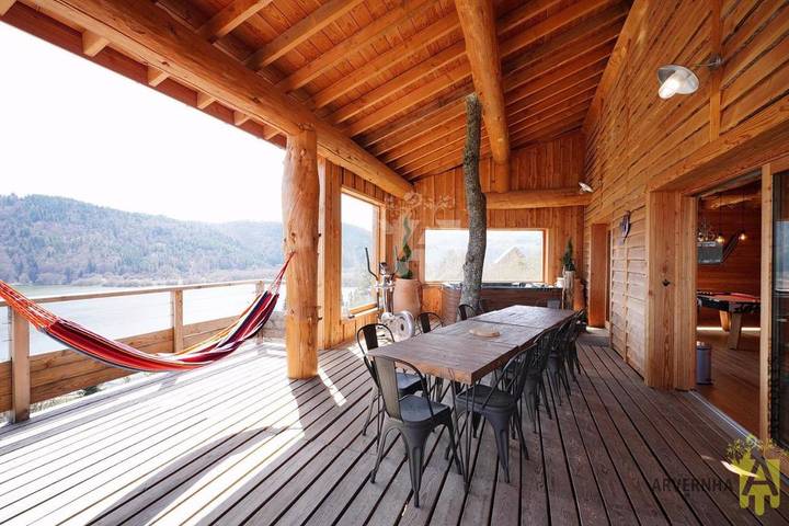 Chalet pour 8 personnes, avec terrasse et jacuzzi, animaux acceptés à Chambon-sur-Lac - 2