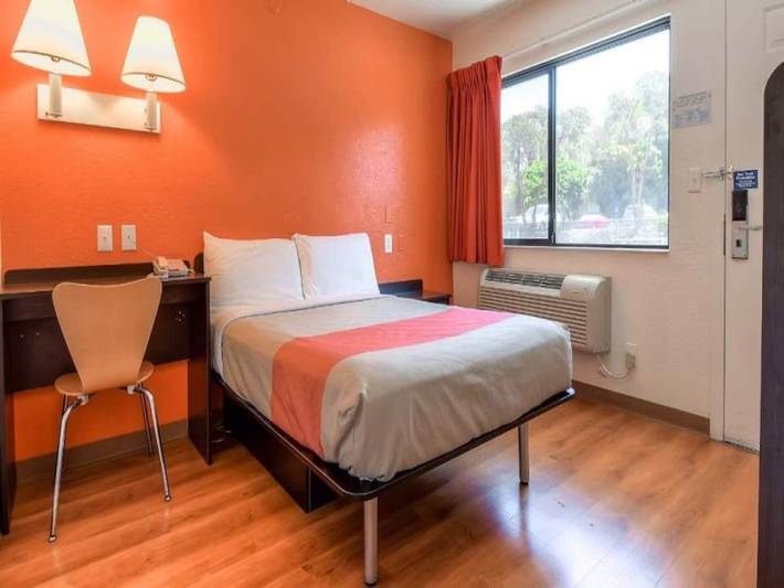 Apartamento entero, 1 Cama Queen | Ducha De Ada/ri/mini Nevera in San Diego, San Diego County