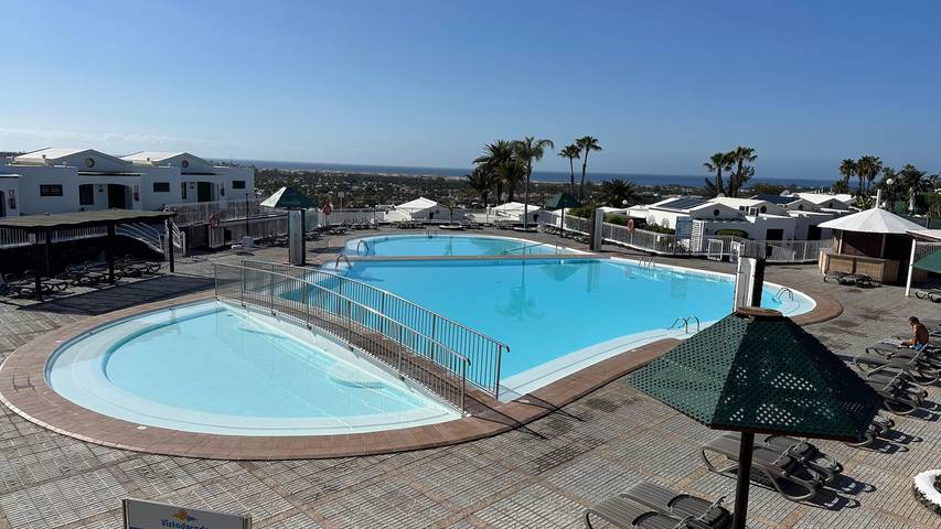 Location de vacances pour 4 personnes, avec jardin ainsi que piscine et terrasse à Maspalomas