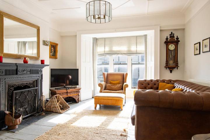 Holiday home for 11 people, with terrace and garden in Hastings