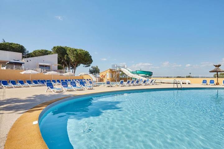 Camping pour 8 personnes, avec Terrasse et Jardin ainsi que Bassin pour enfant et Piscine à Agde
