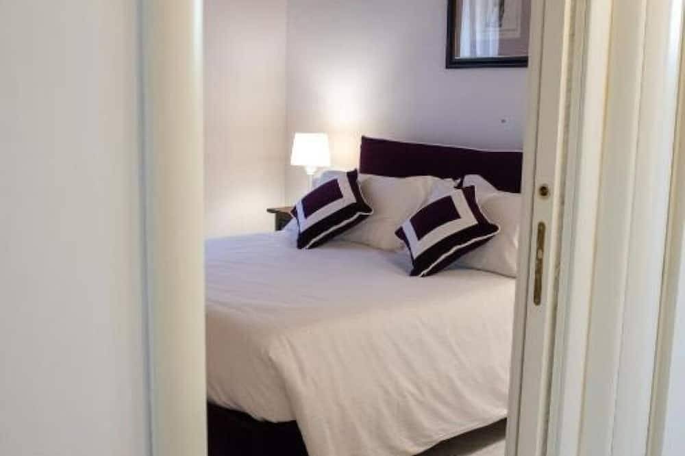 Entire apartment, Pink House - Free Parking Wi-fi free Tivoli in Tivoli, Rome Province