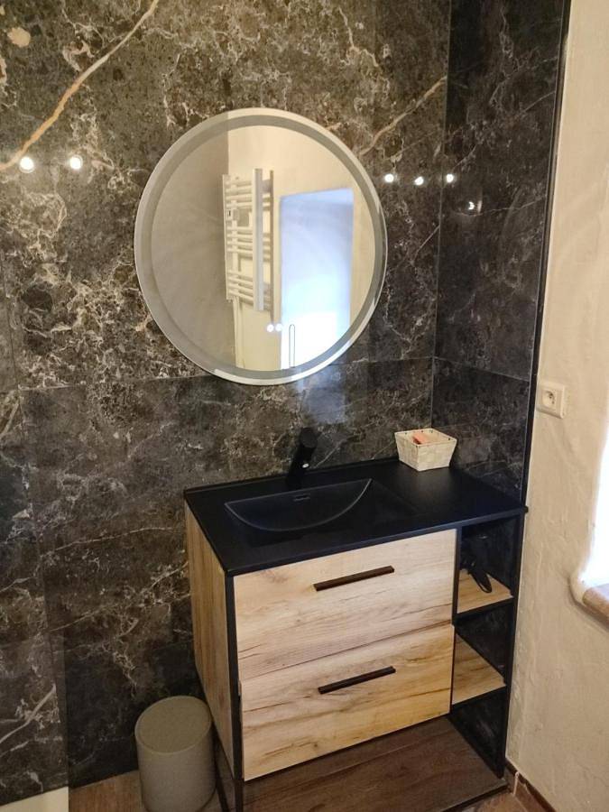 Gîte pour 3 personnes, avec vue ainsi que piscine et jardin à Richerenches - 3