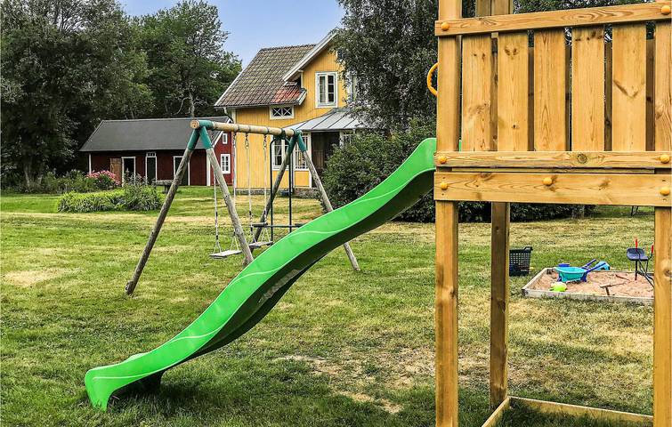 Hus för 6 Personer med trädgård in Vimmerby