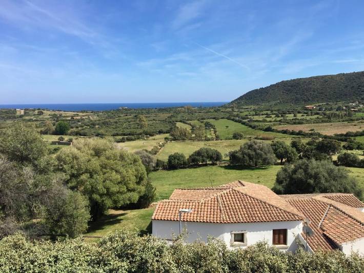 Gîte pour 4 personnes, avec piscine ainsi que terrasse et jardin à Tanaunella - 3