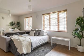 Apartment for 6 People in Crawley, High Weald, Photo 3